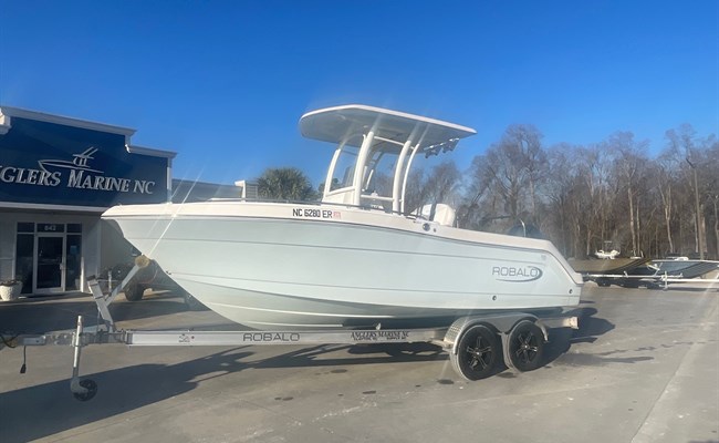 2021 Robalo R222 Explorer